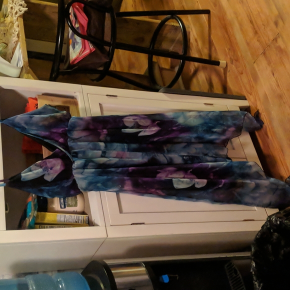 Dress - Picture 2 of 5